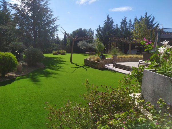 Comment utiliser les vieux journaux comme paillage dans le jardin ?