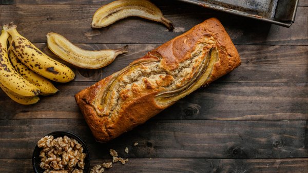 Explorez le délice du banana bread : parfait pour le petit-déjeuner, le goûter ou en dessert !